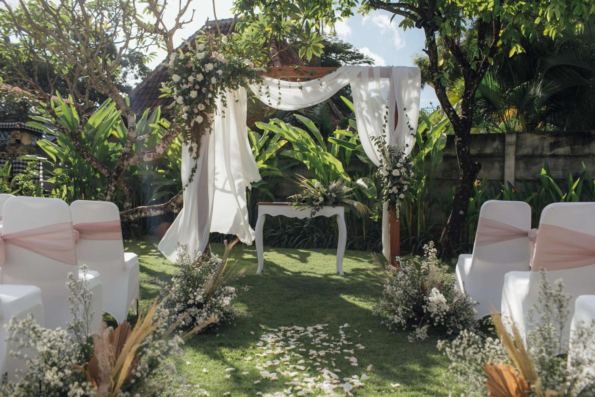 Bali Niksoma Boutique Beach Resort Legian  Exterior photo A wedding canopy