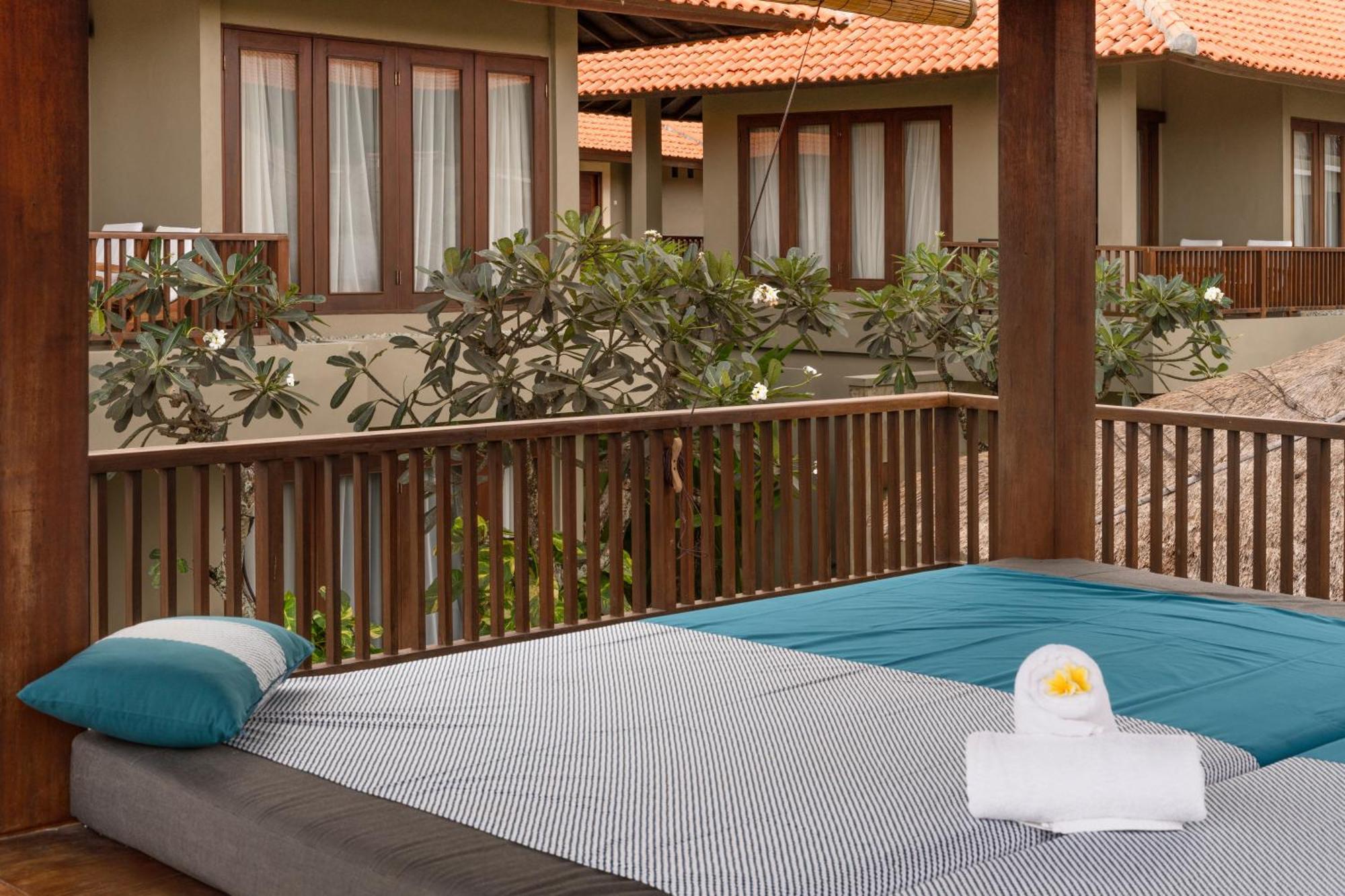 Bali Niksoma Boutique Beach Resort Legian  Exterior photo A massage bed