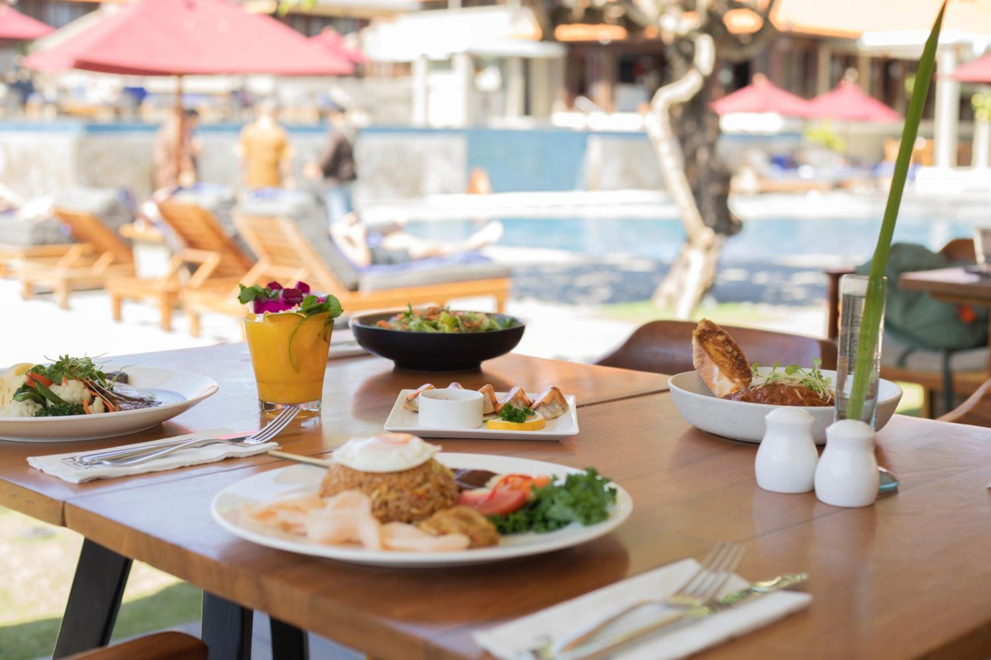 Bali Niksoma Boutique Beach Resort Legian  Exterior photo A meal at a restaurant