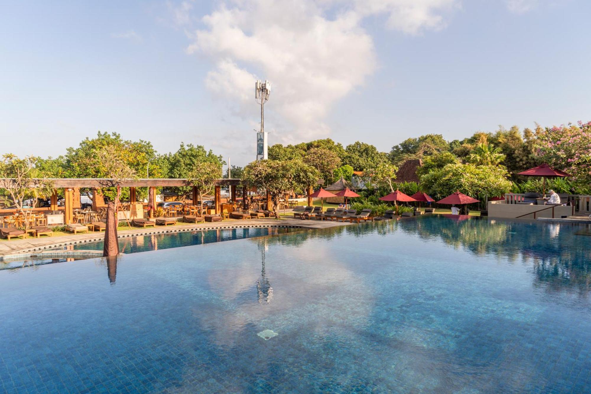 Bali Niksoma Boutique Beach Resort Legian  Exterior photo The pool at the resort