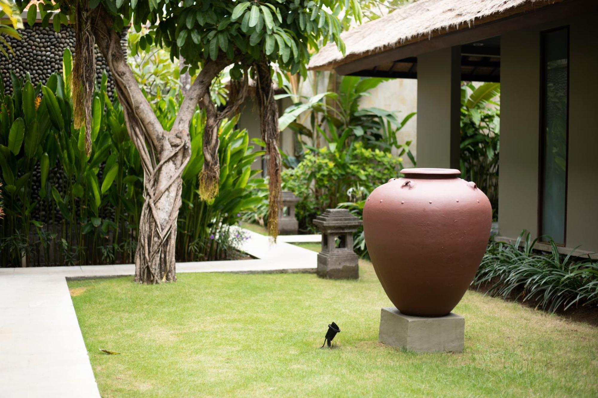 Bali Niksoma Boutique Beach Resort Legian  Exterior photo A garden in Bali